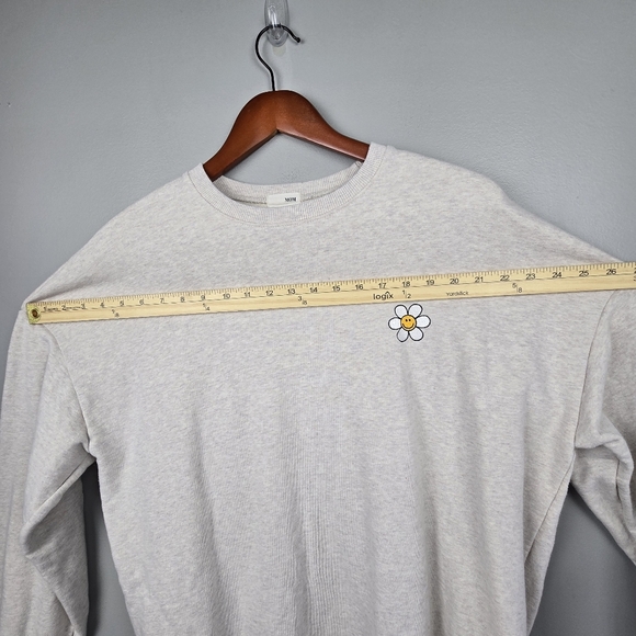 JUNIE GREY Mom Oversized Sweatshirt Embroidered Smile Flower Gray Womens Size L - Picture 6 of 9